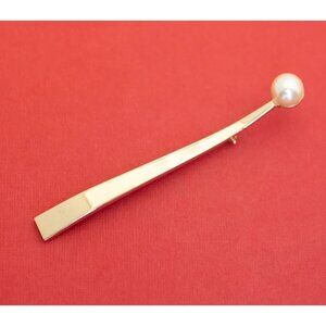 Vintage White Faux Pearl Gold Tone Brooch - F39